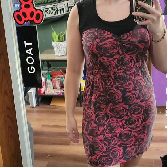 Dress - Picture 4 of 4